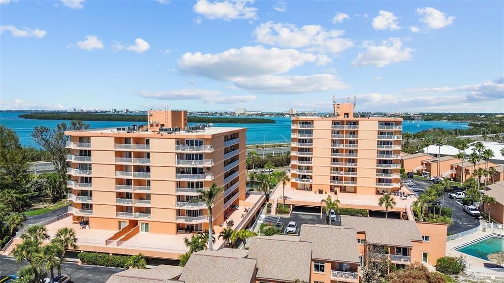 En Venta: $330,000 (2 camas, 2 baños, 1100 Pies cuadrados)