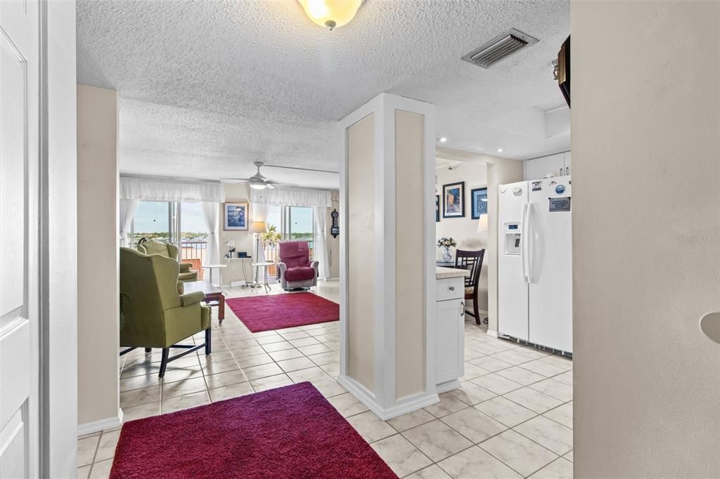 En Venta: $330,000 (2 camas, 2 baños, 1100 Pies cuadrados)