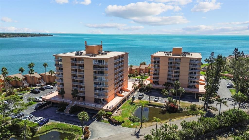 En Venta: $330,000 (2 camas, 2 baños, 1100 Pies cuadrados)