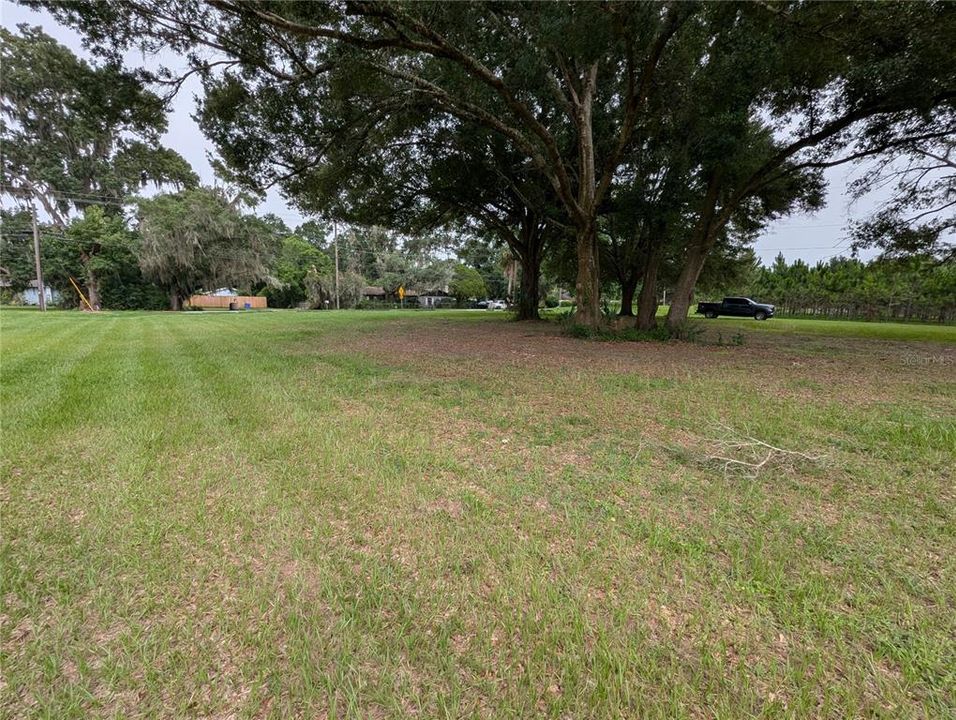 待售: $1,395,000 (6.46 acres)