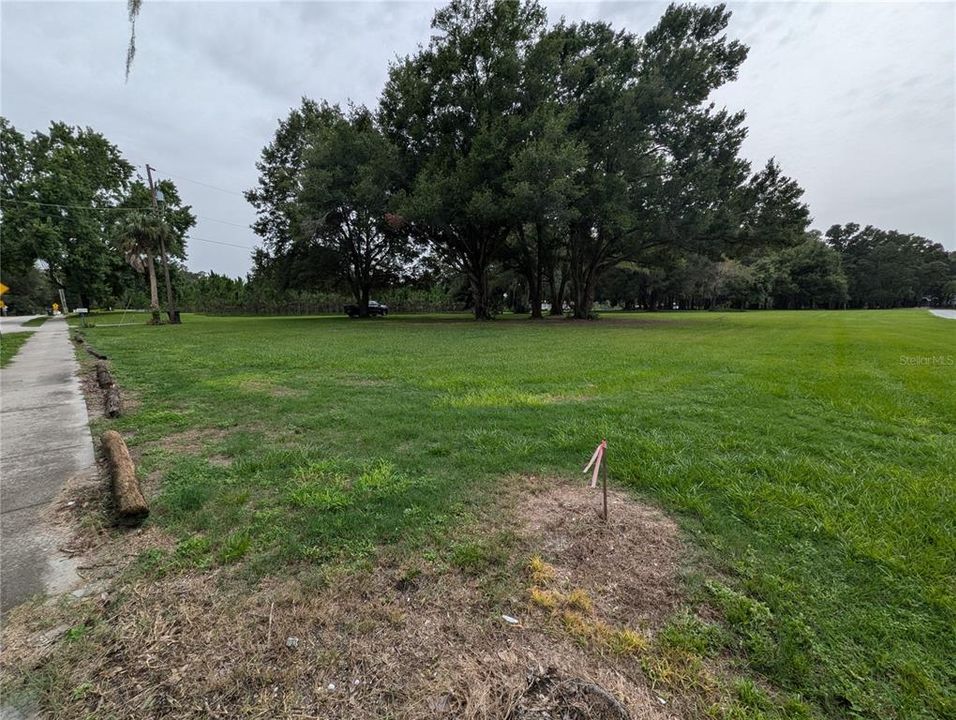 待售: $1,395,000 (6.46 acres)