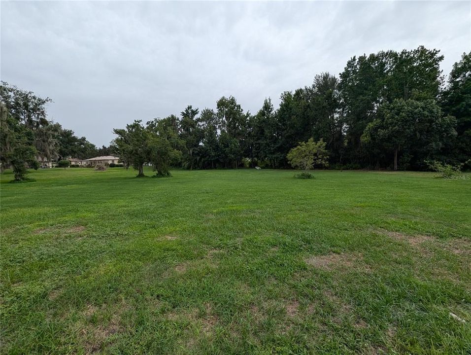 待售: $1,395,000 (6.46 acres)