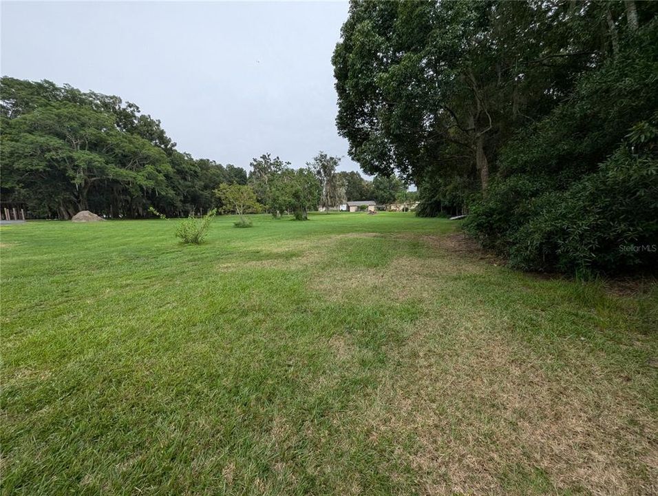 待售: $1,395,000 (6.46 acres)