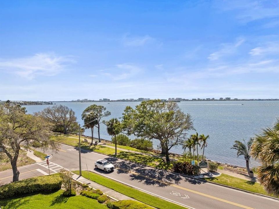 For Sale: $1,299,000 (3 beds, 2 baths, 2200 Square Feet)