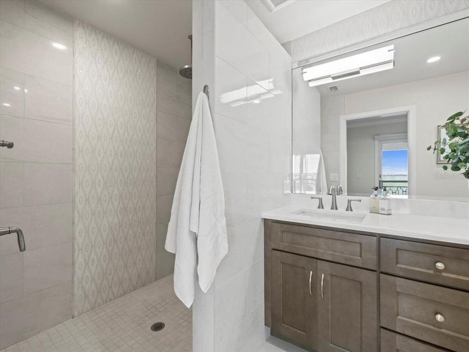 For Sale: $1,299,000 (3 beds, 2 baths, 2200 Square Feet)