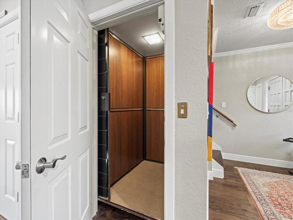 For Sale: $1,299,000 (3 beds, 2 baths, 2200 Square Feet)