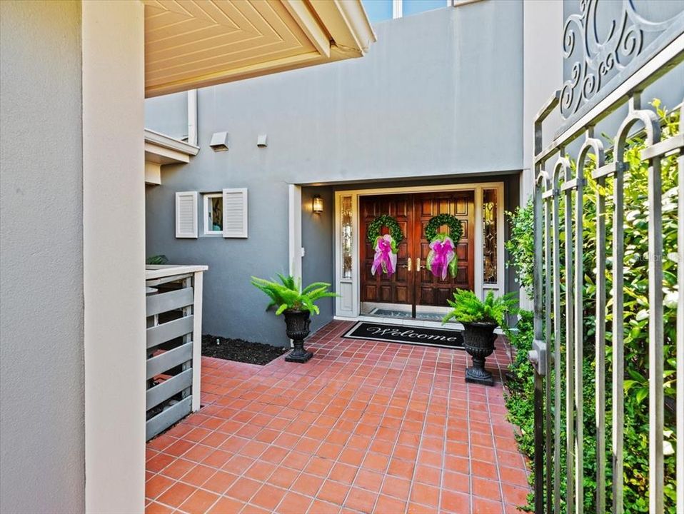 For Sale: $1,299,000 (3 beds, 2 baths, 2200 Square Feet)