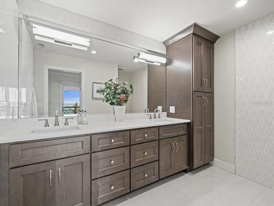 For Sale: $1,299,000 (3 beds, 2 baths, 2200 Square Feet)