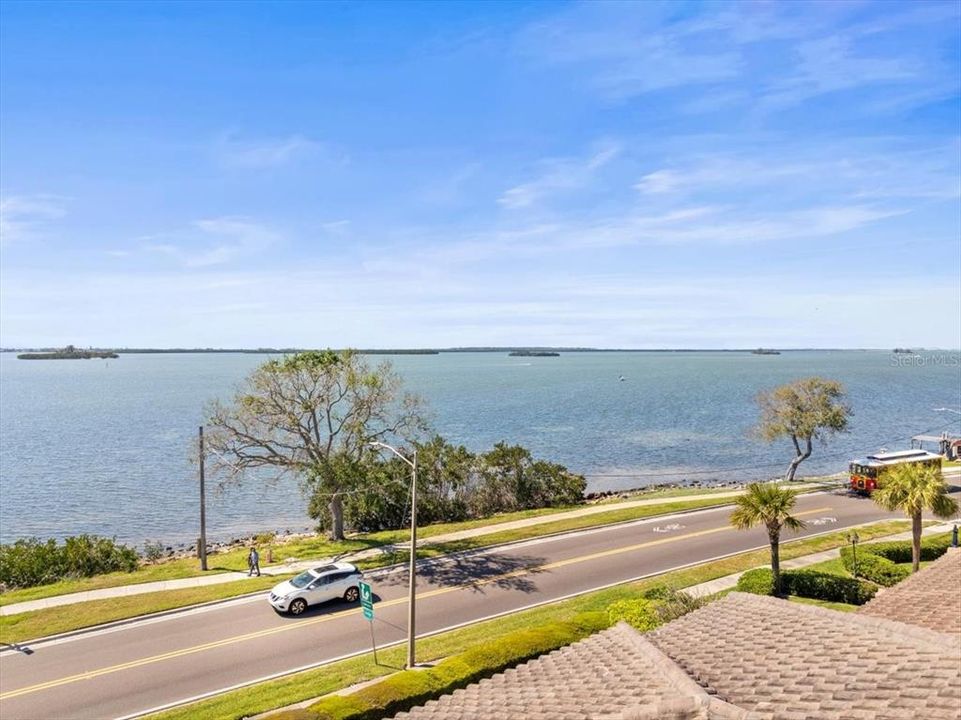 For Sale: $1,299,000 (3 beds, 2 baths, 2200 Square Feet)