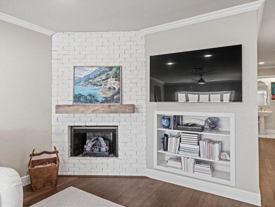 For Sale: $1,299,000 (3 beds, 2 baths, 2200 Square Feet)