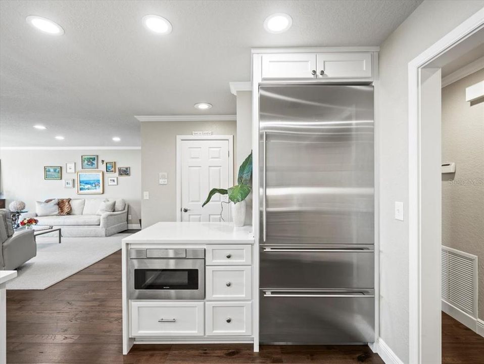 For Sale: $1,299,000 (3 beds, 2 baths, 2200 Square Feet)