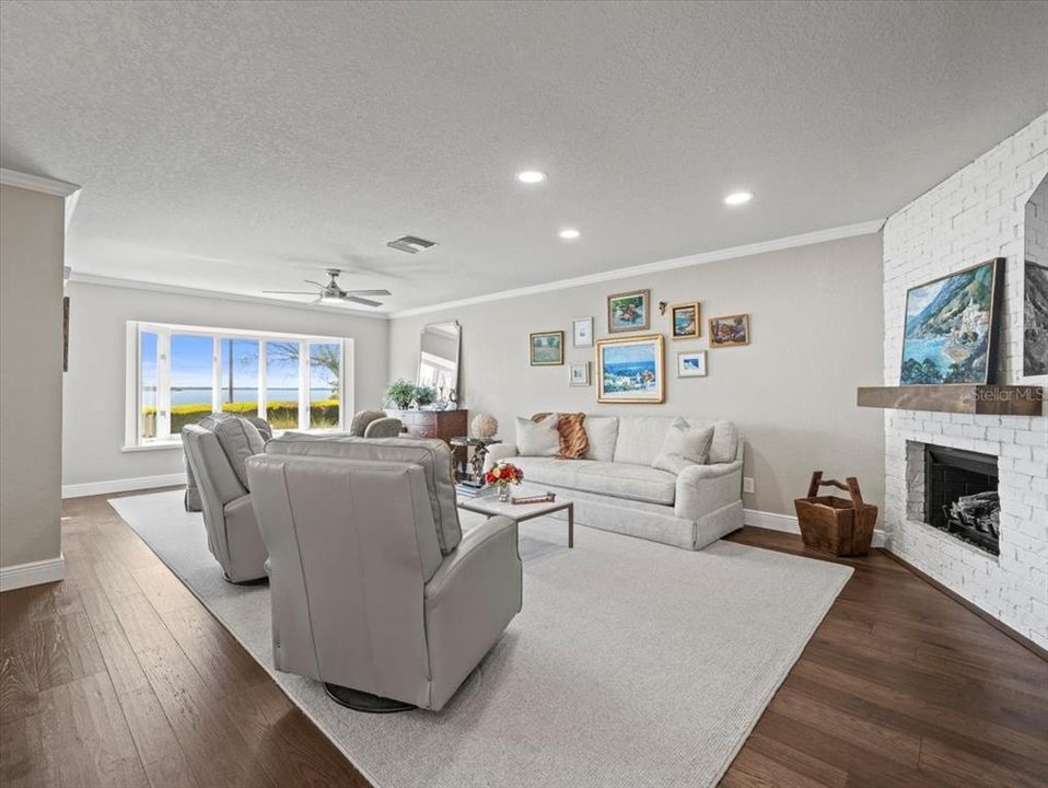 For Sale: $1,299,000 (3 beds, 2 baths, 2200 Square Feet)