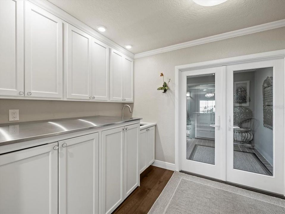 For Sale: $1,299,000 (3 beds, 2 baths, 2200 Square Feet)