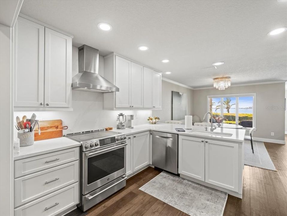 For Sale: $1,299,000 (3 beds, 2 baths, 2200 Square Feet)