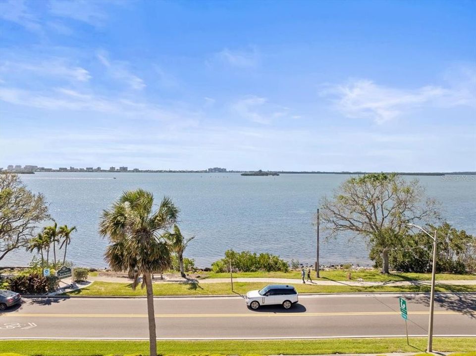 For Sale: $1,299,000 (3 beds, 2 baths, 2200 Square Feet)