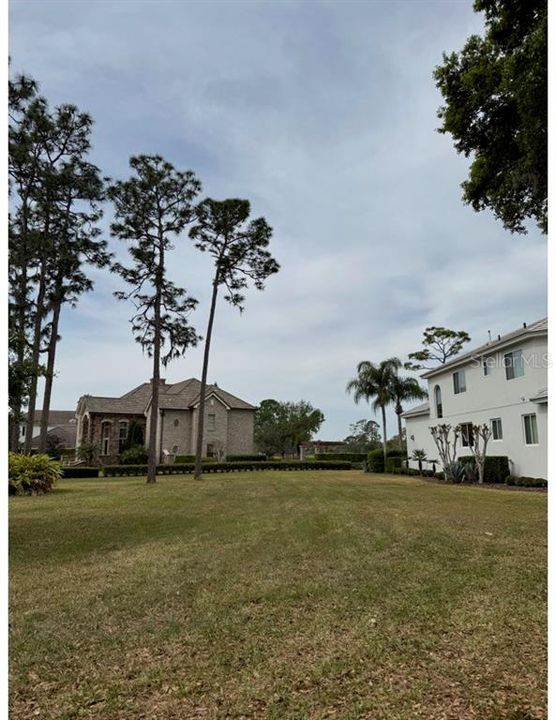 最近售出: $1,100,000 (0.35 acres)