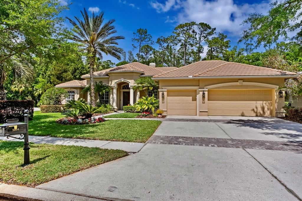 Недавно продано: $1,295,000 (5 спален, 3 ванн, 3950 Квадратных фут)