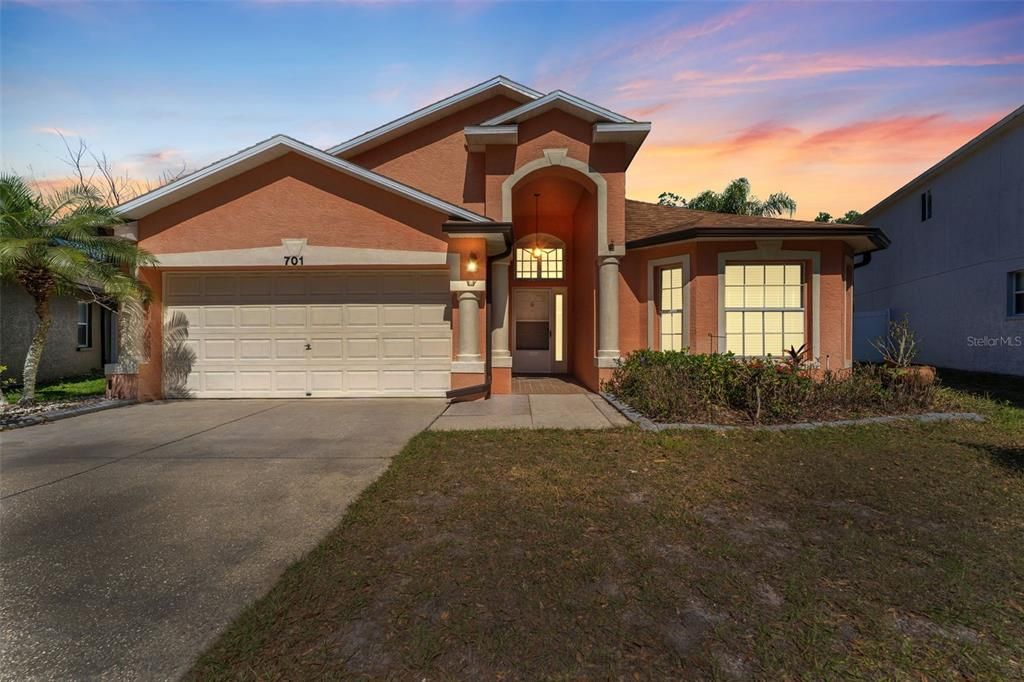 Recently Sold: $375,000 (4 beds, 3 baths, 1808 Square Feet)