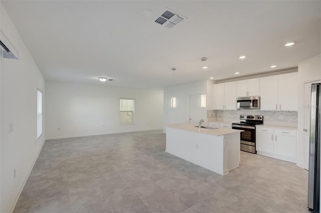 出租: $1,950 (4 贝兹, 2 浴室, 1879 平方英尺)