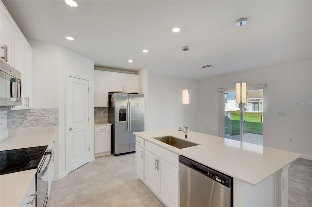 出租: $1,950 (4 贝兹, 2 浴室, 1879 平方英尺)