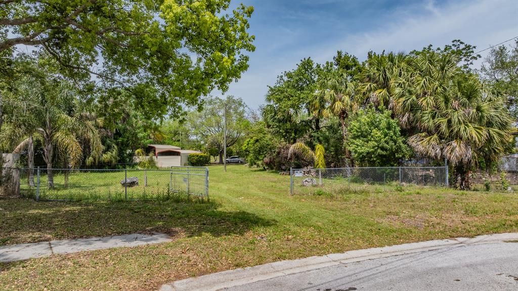 待售: $42,500 (0.28 acres)