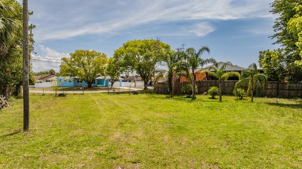 待售: $42,500 (0.28 acres)