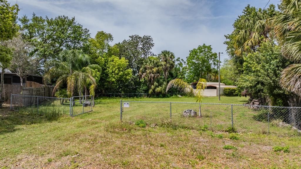 待售: $42,500 (0.28 acres)