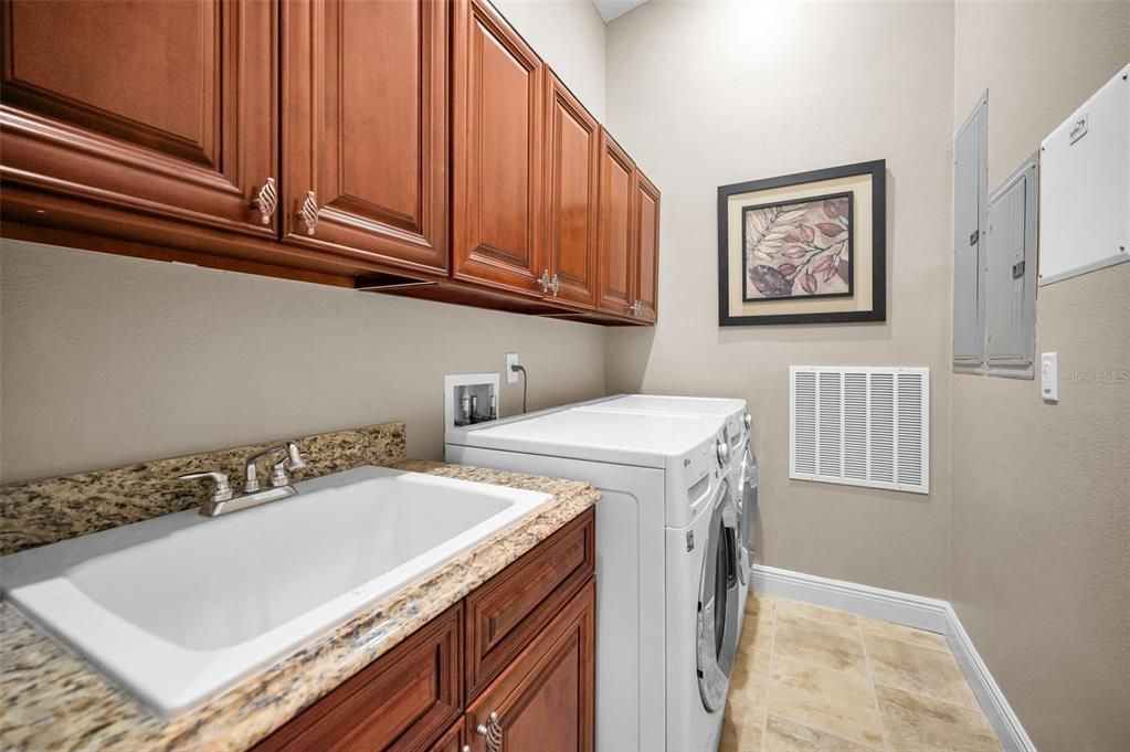 For Sale: $750,000 (3 beds, 3 baths, 2540 Square Feet)