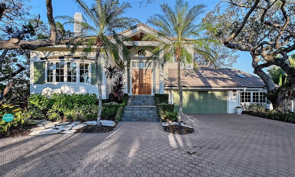 Recently Sold: $3,995,000 (4 beds, 5 baths, 4974 Square Feet)