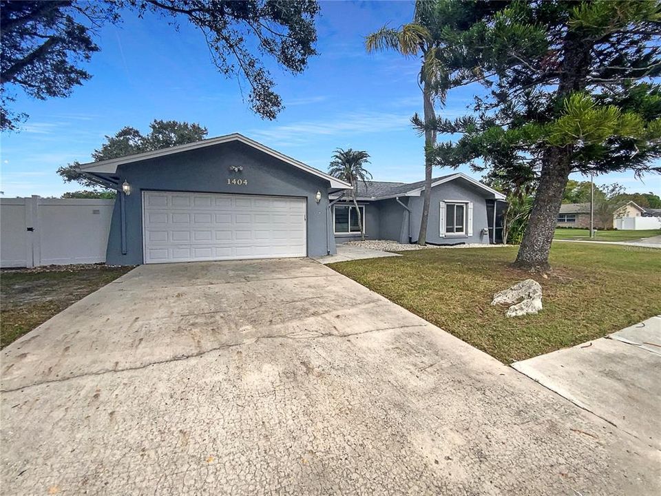 Recently Sold: $435,000 (4 beds, 2 baths, 1365 Square Feet)