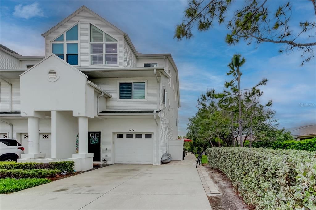 Recently Sold: $645,900 (4 beds, 4 baths, 2174 Square Feet)