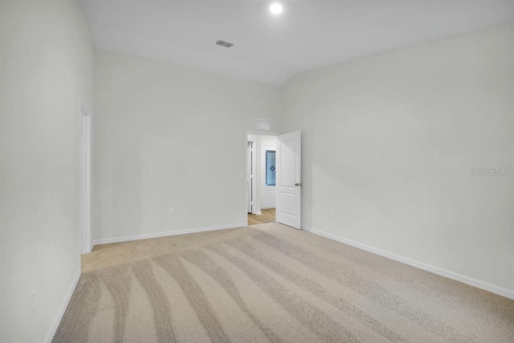 Под контрактом: $331,900 (3 спален, 2 ванн, 1680 Квадратных фут)