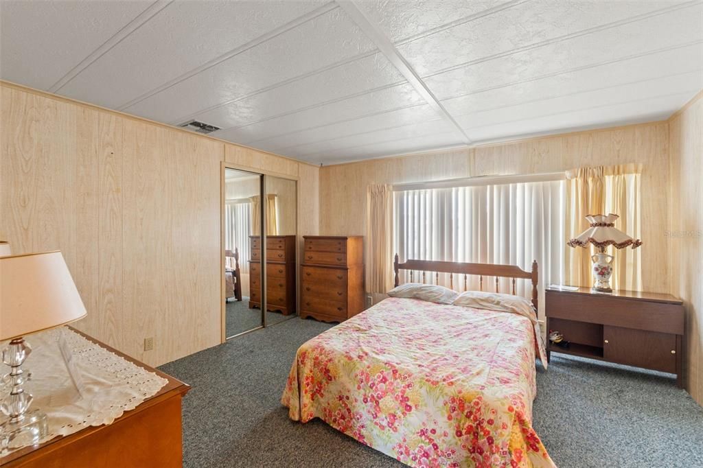 Activo con contrato: $89,900 (2 camas, 2 baños, 960 Pies cuadrados)
