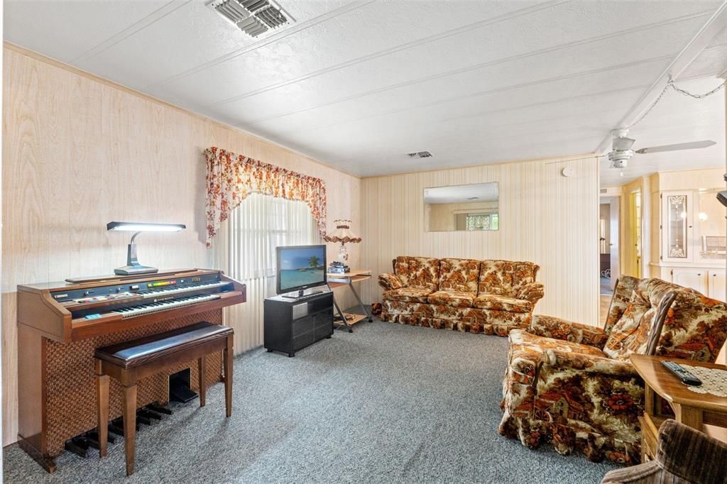 Activo con contrato: $89,900 (2 camas, 2 baños, 960 Pies cuadrados)