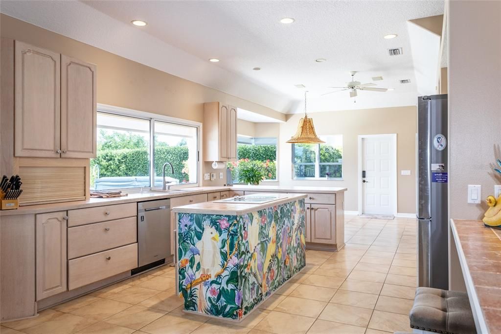 Active With Contract: $1,070,000 (3 beds, 2 baths, 2917 Square Feet)