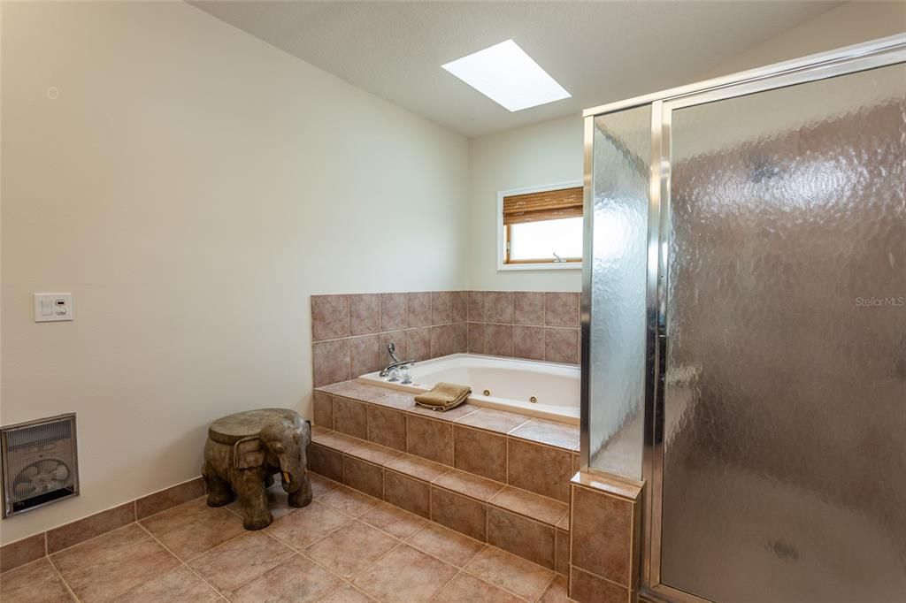 Active With Contract: $1,070,000 (3 beds, 2 baths, 2917 Square Feet)