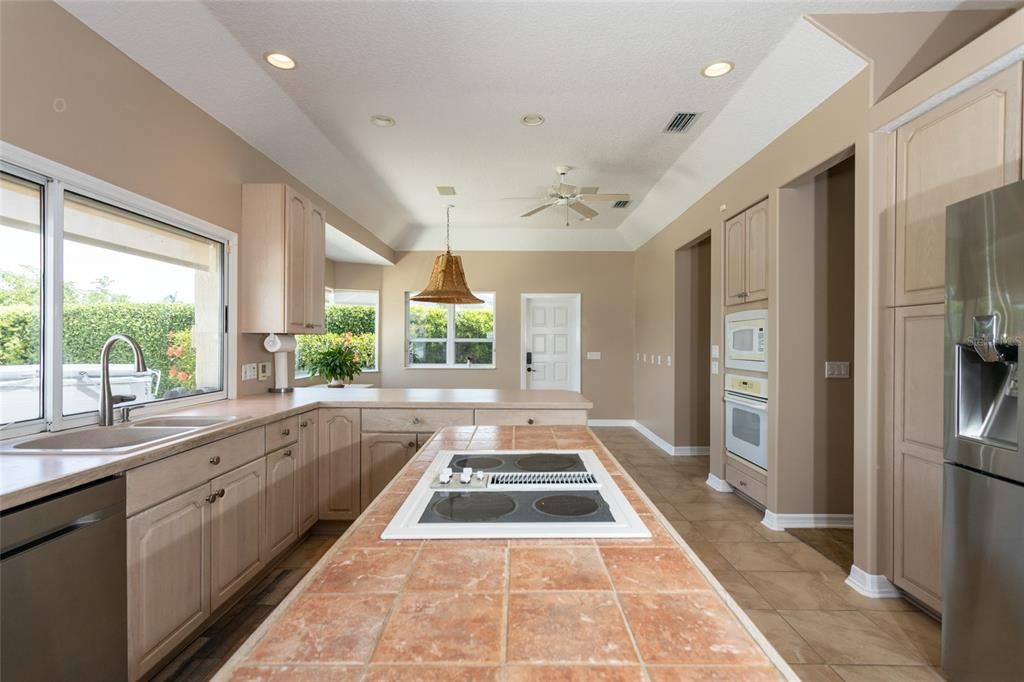 Active With Contract: $1,070,000 (3 beds, 2 baths, 2917 Square Feet)