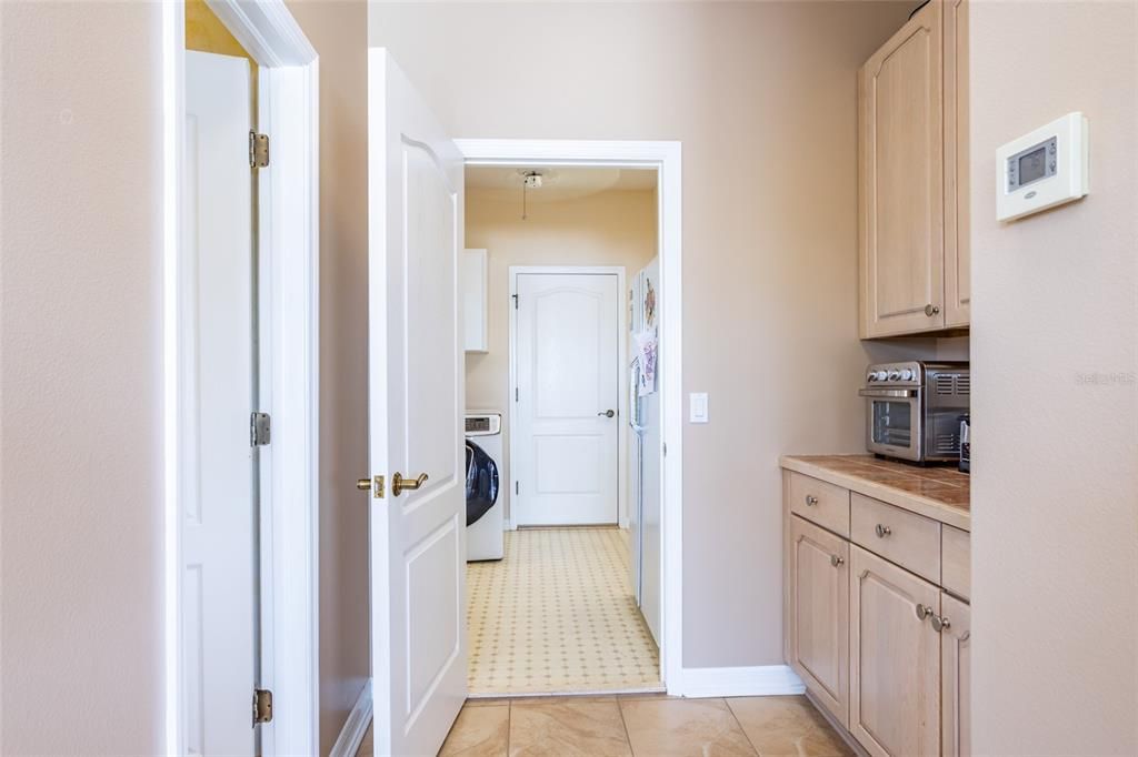 Active With Contract: $1,070,000 (3 beds, 2 baths, 2917 Square Feet)