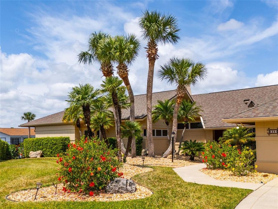 Active With Contract: $1,070,000 (3 beds, 2 baths, 2917 Square Feet)