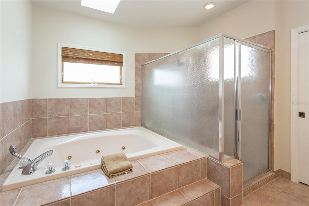 Active With Contract: $1,070,000 (3 beds, 2 baths, 2917 Square Feet)