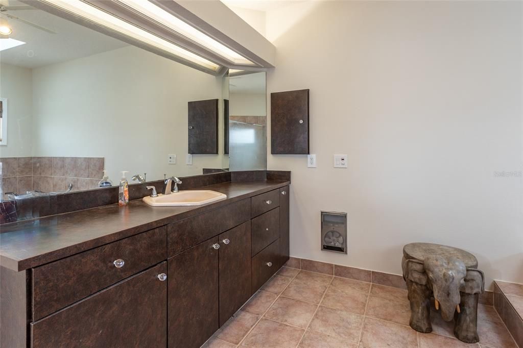 Active With Contract: $1,070,000 (3 beds, 2 baths, 2917 Square Feet)