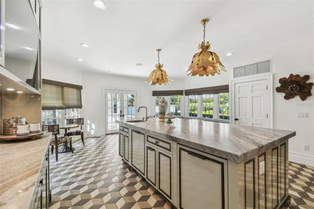 待售: $3,600,000 (5 贝兹, 5 浴室, 5050 平方英尺)