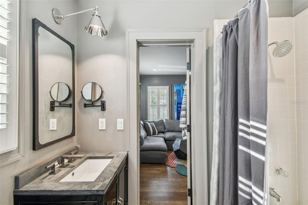 待售: $3,600,000 (5 贝兹, 5 浴室, 5050 平方英尺)