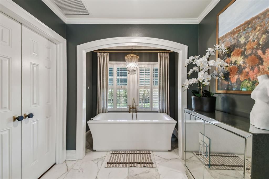 待售: $3,600,000 (5 贝兹, 5 浴室, 5050 平方英尺)