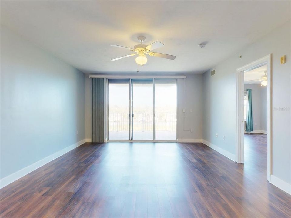 合同活跃: $414,000 (2 贝兹, 2 浴室, 1681 平方英尺)