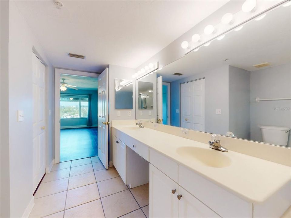 合同活跃: $414,000 (2 贝兹, 2 浴室, 1681 平方英尺)