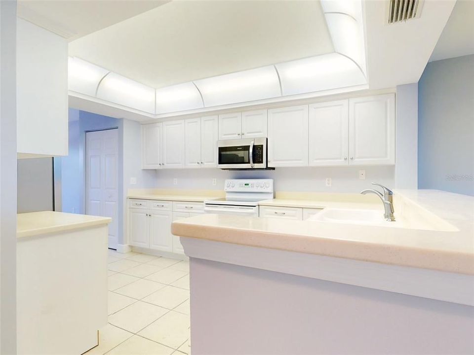 合同活跃: $414,000 (2 贝兹, 2 浴室, 1681 平方英尺)