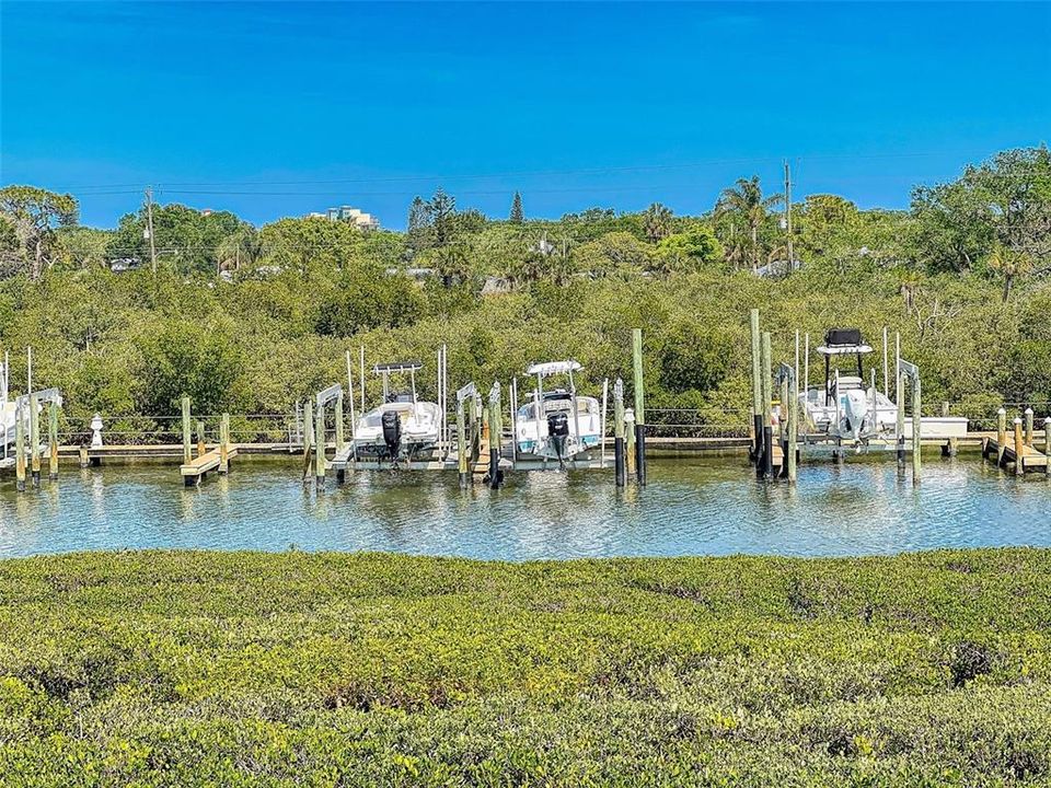 合同活跃: $414,000 (2 贝兹, 2 浴室, 1681 平方英尺)