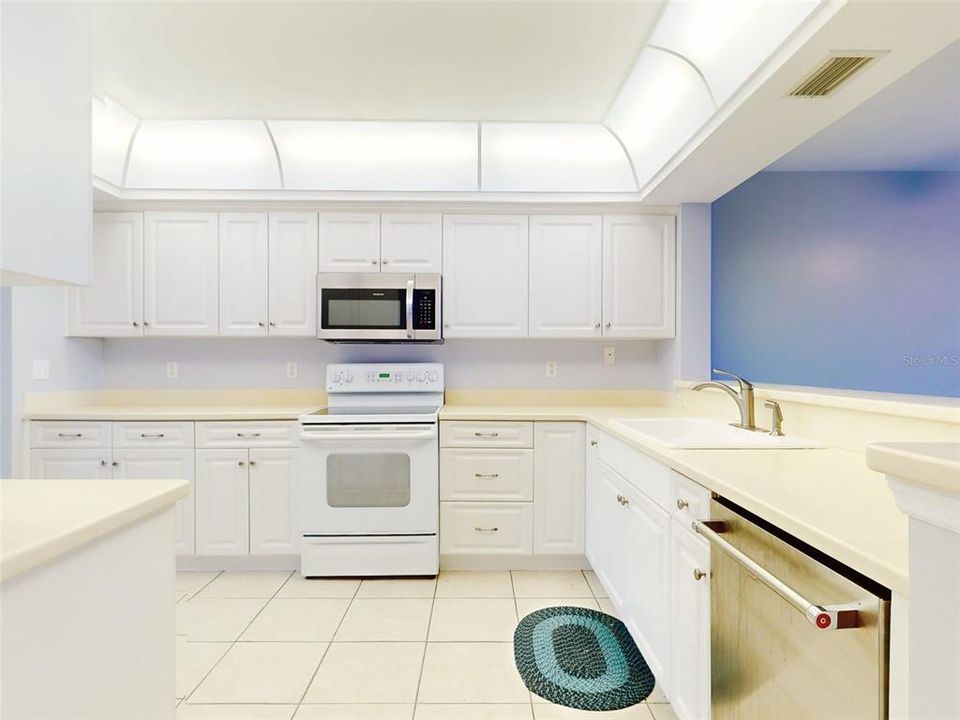 合同活跃: $414,000 (2 贝兹, 2 浴室, 1681 平方英尺)