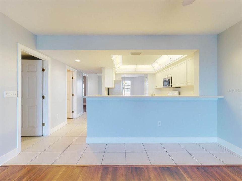 合同活跃: $414,000 (2 贝兹, 2 浴室, 1681 平方英尺)